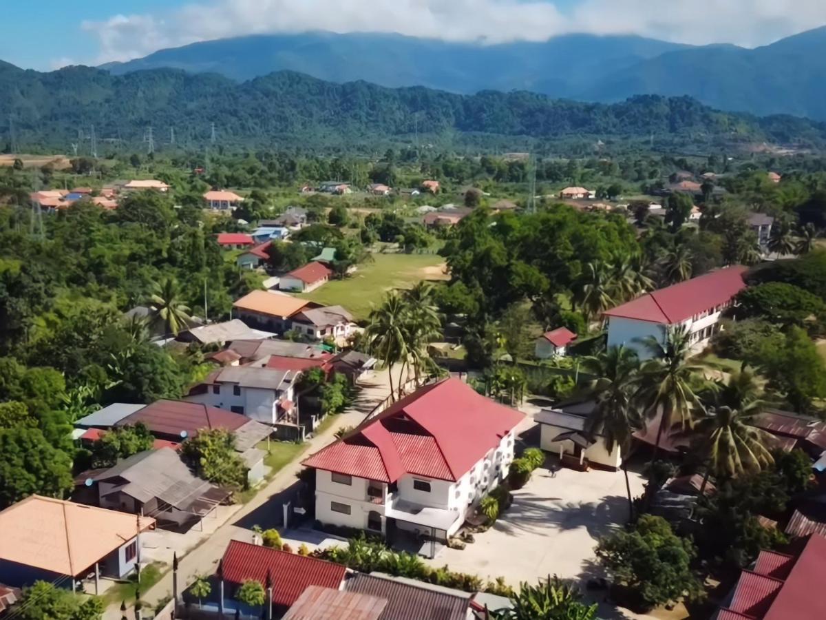 Saphaothong Guesthouse Vang Vieng Exteriör bild