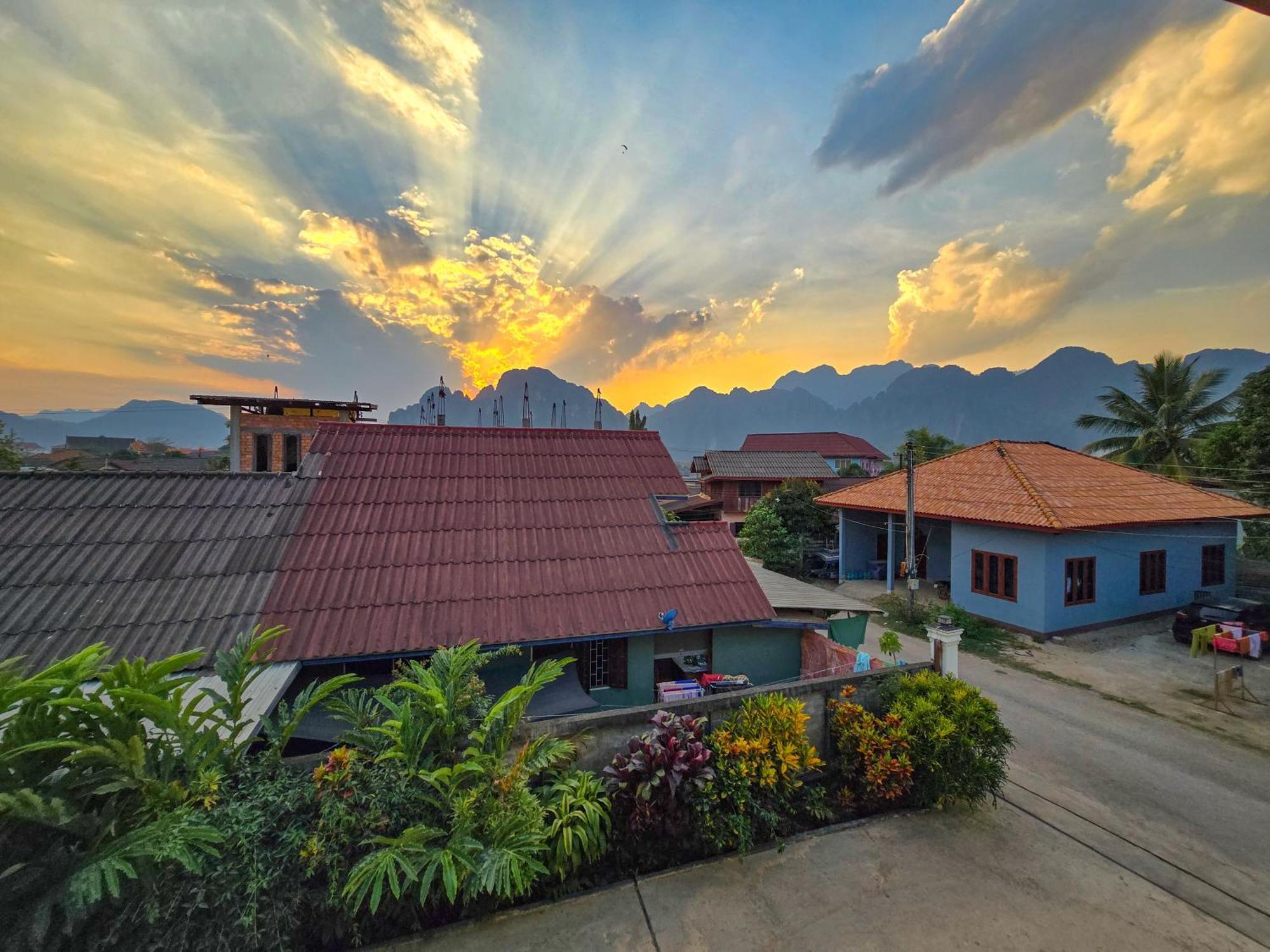 Saphaothong Guesthouse Vang Vieng Exteriör bild