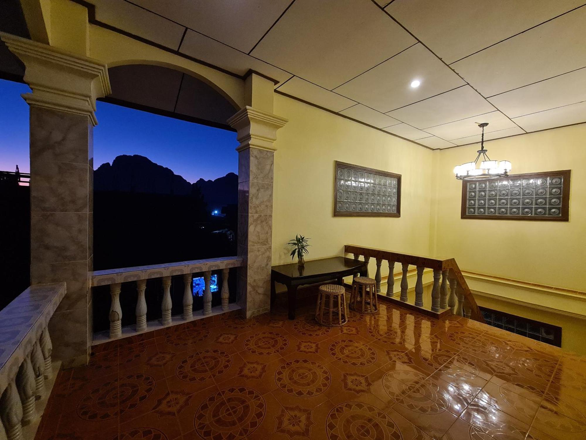 Saphaothong Guesthouse Vang Vieng Exteriör bild